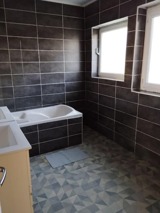 Maison Pour 11 Personnes Max Tv Dans Les 4Chambres เบรสต์ ภายนอก รูปภาพ